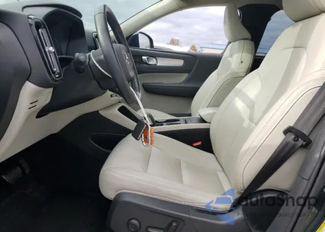 2021 Volvo Xc40 T5 Momentum z USA, uszkodzony, nr VIN YV4162UK3M2421566